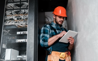 Overcoming the challenges of technology adoption for field staff and contractors